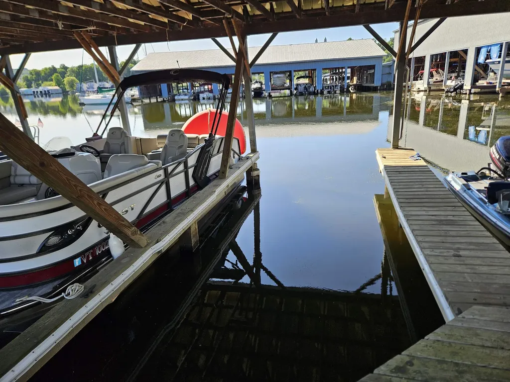 197 Farrants Point Newport City VT 05855