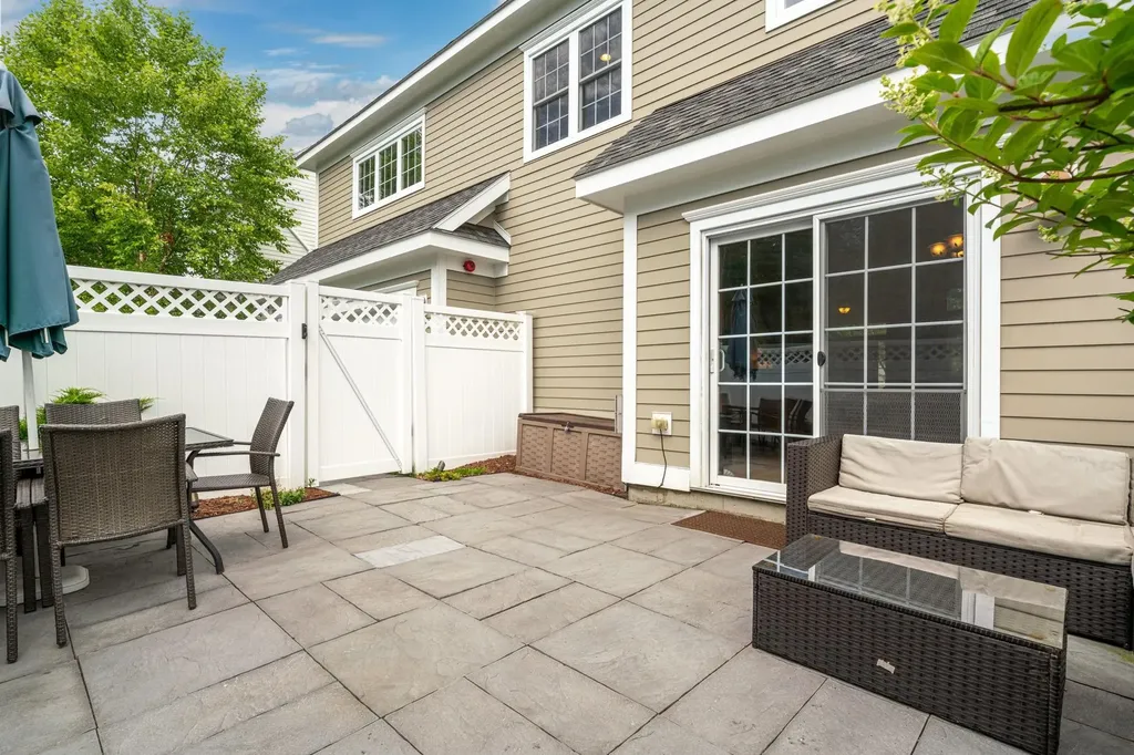 30 Stonehurst Common Hanover NH 03755