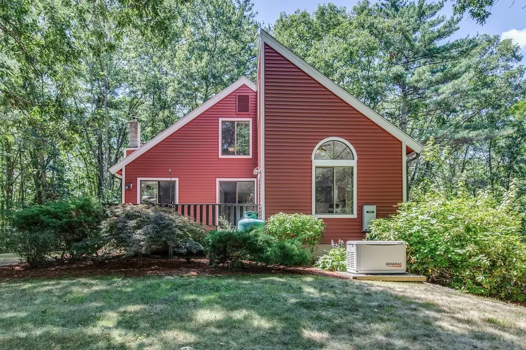 31 Bricketts Mill Road Hampstead NH 03841-2311