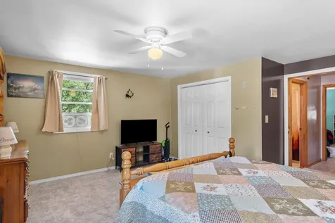24 Yarmouth Drive Nashua NH 03062