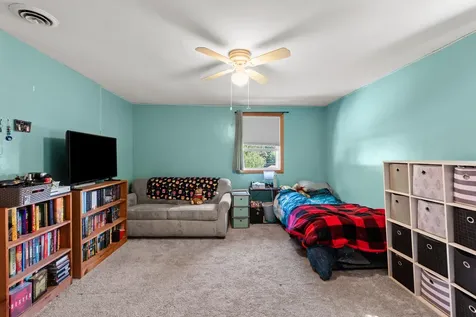 24 Yarmouth Drive Nashua NH 03062