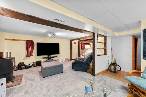 24 Yarmouth Drive Nashua NH 03062
