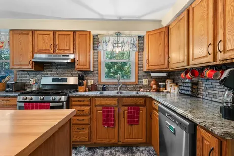24 Yarmouth Drive Nashua NH 03062