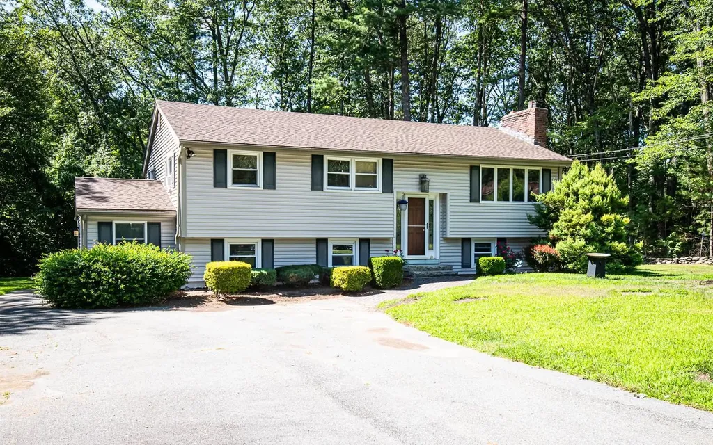 7 Diana Road Derry NH 03038
