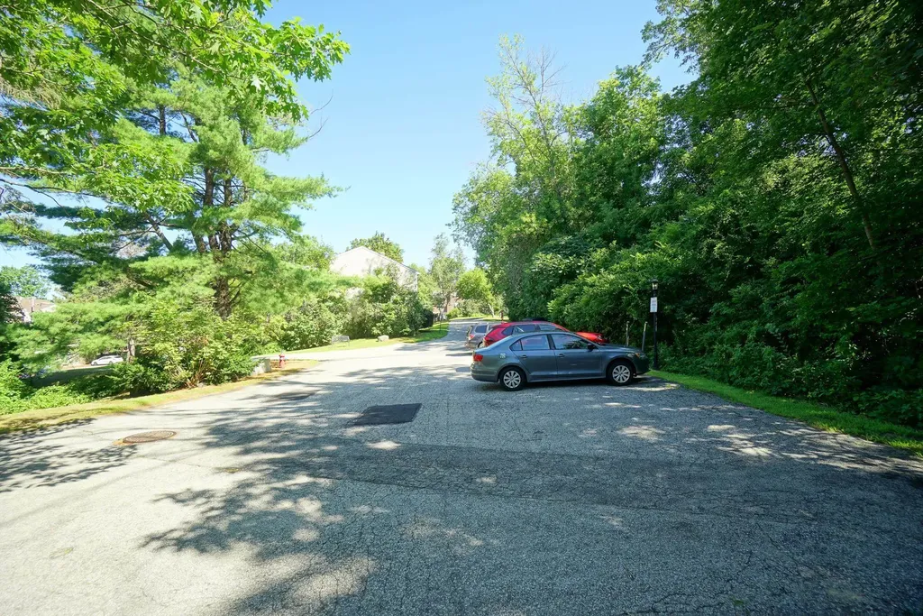 12 Picadilly Court Manchester NH 03104