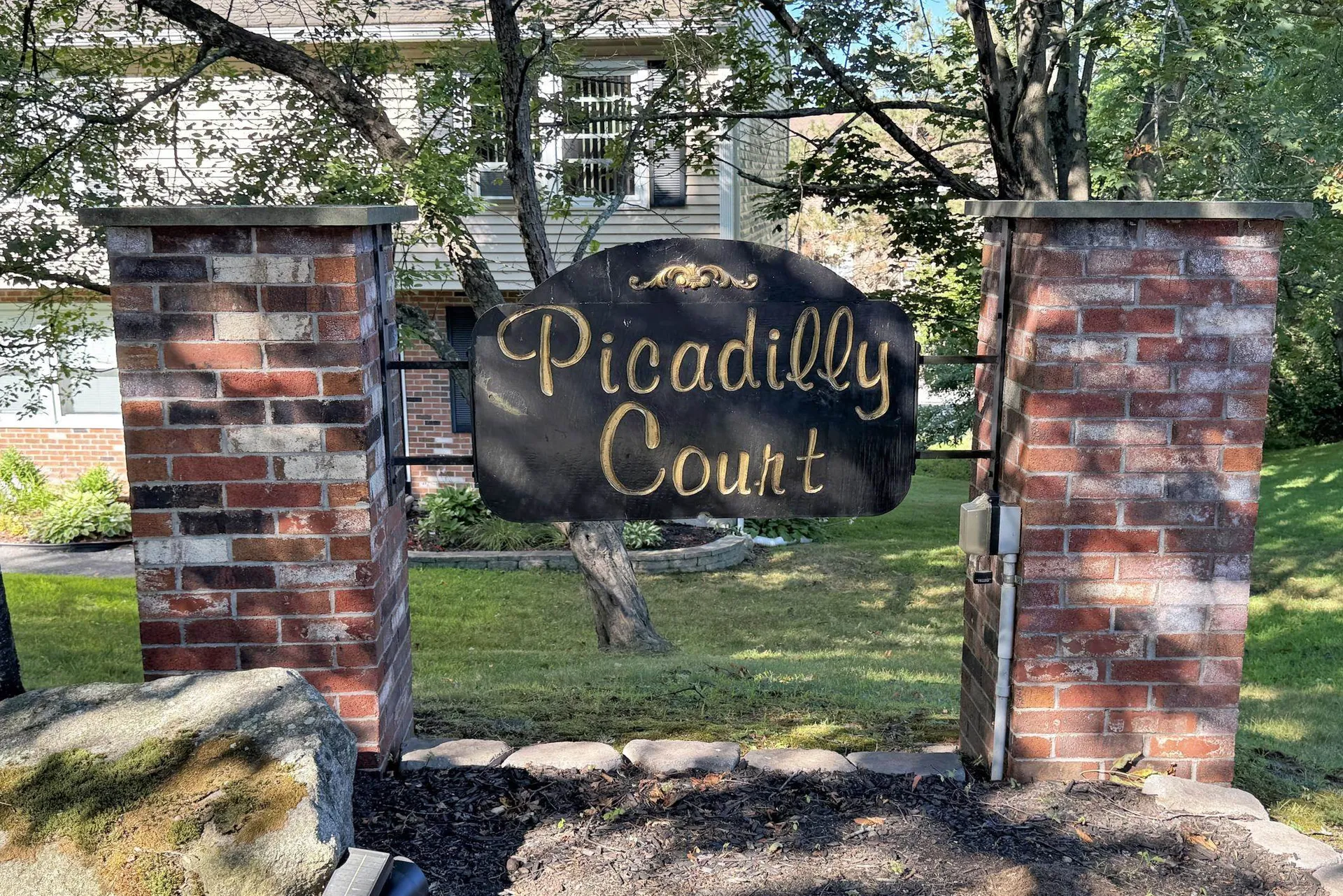 12 Picadilly Court Manchester NH 03104