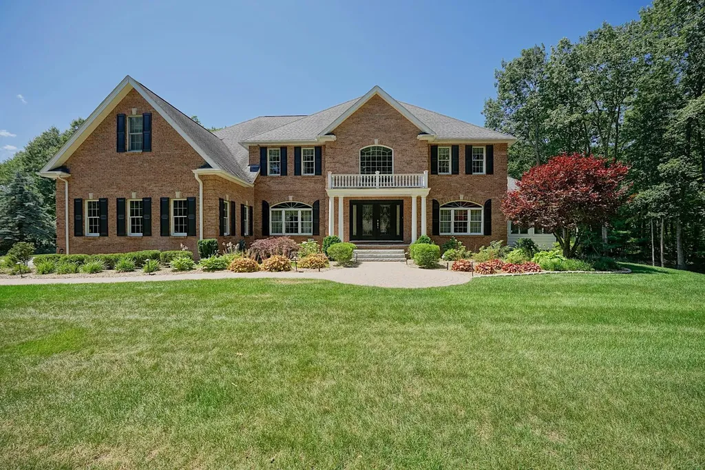 8 Meeting Rock Drive Atkinson NH 03811