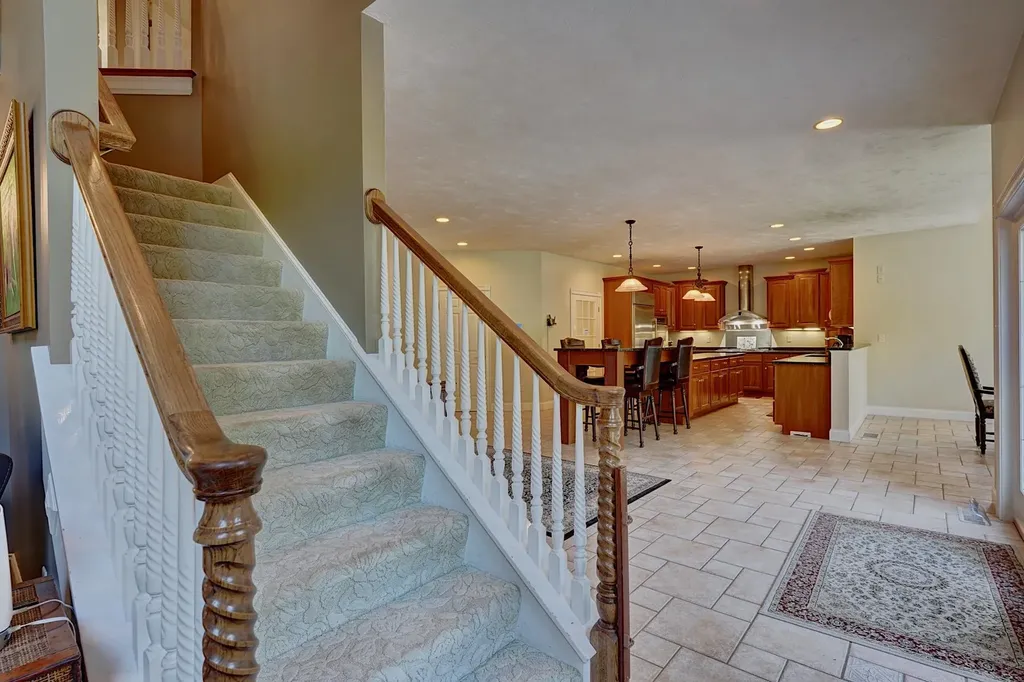 8 Meeting Rock Drive Atkinson NH 03811