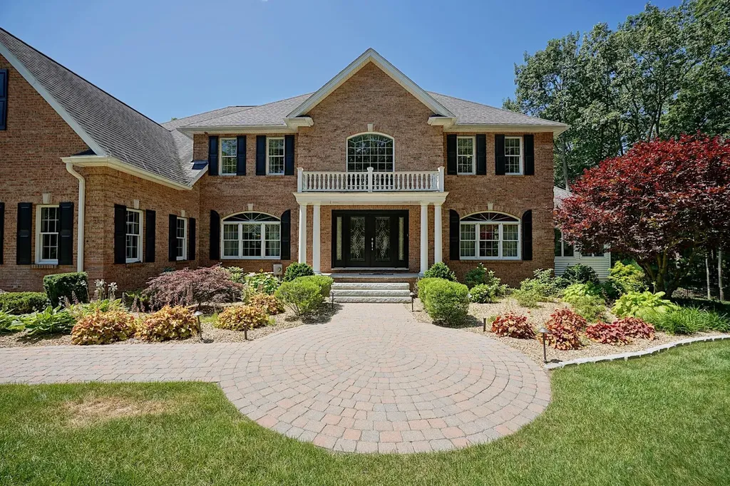 8 Meeting Rock Drive Atkinson NH 03811