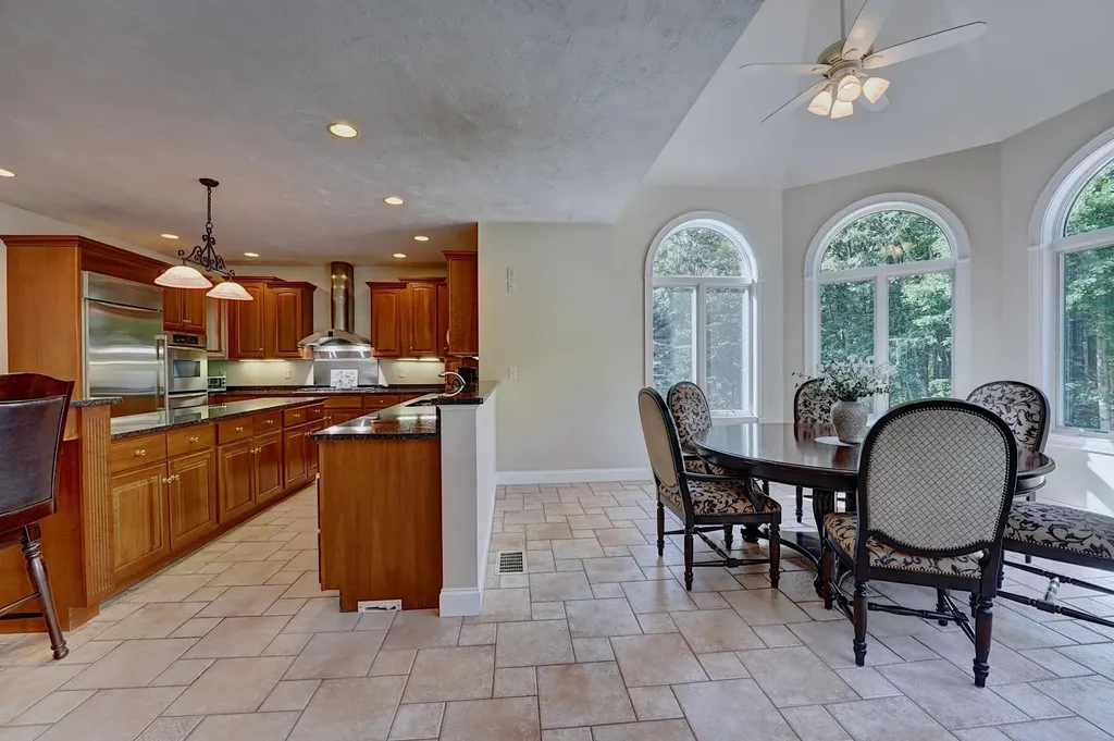 8 Meeting Rock Drive Atkinson NH 03811