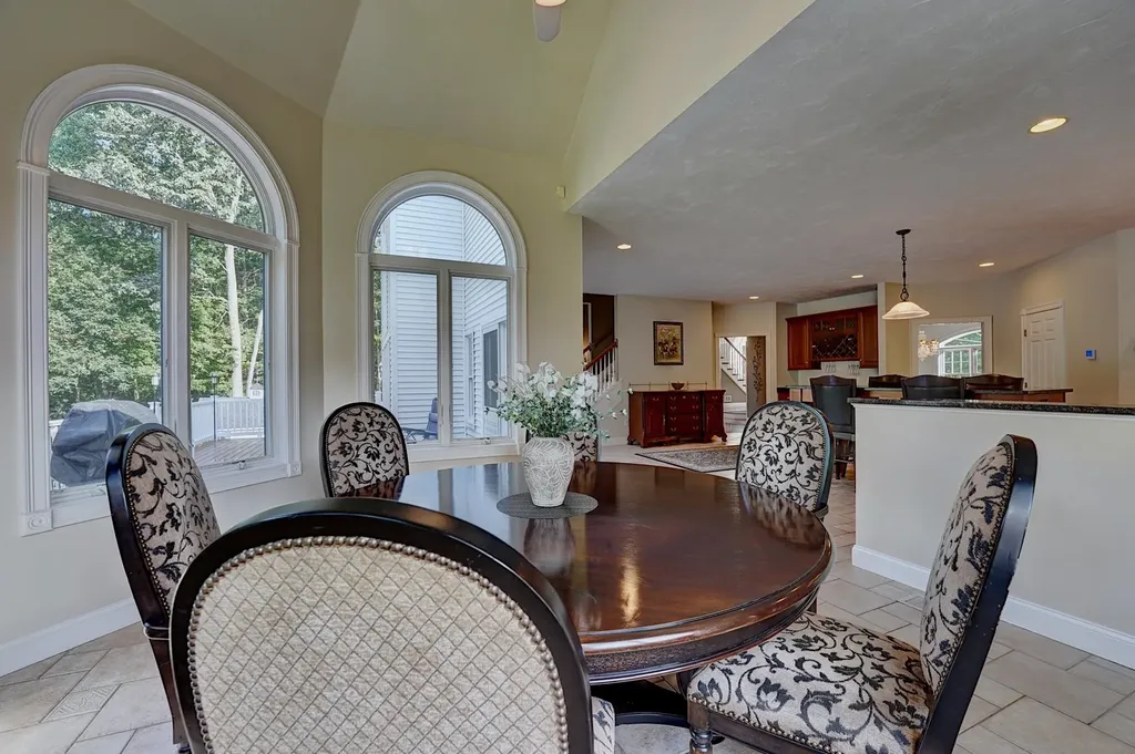 8 Meeting Rock Drive Atkinson NH 03811