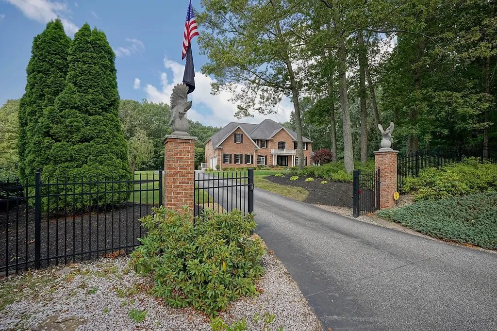 8 Meeting Rock Drive Atkinson NH 03811