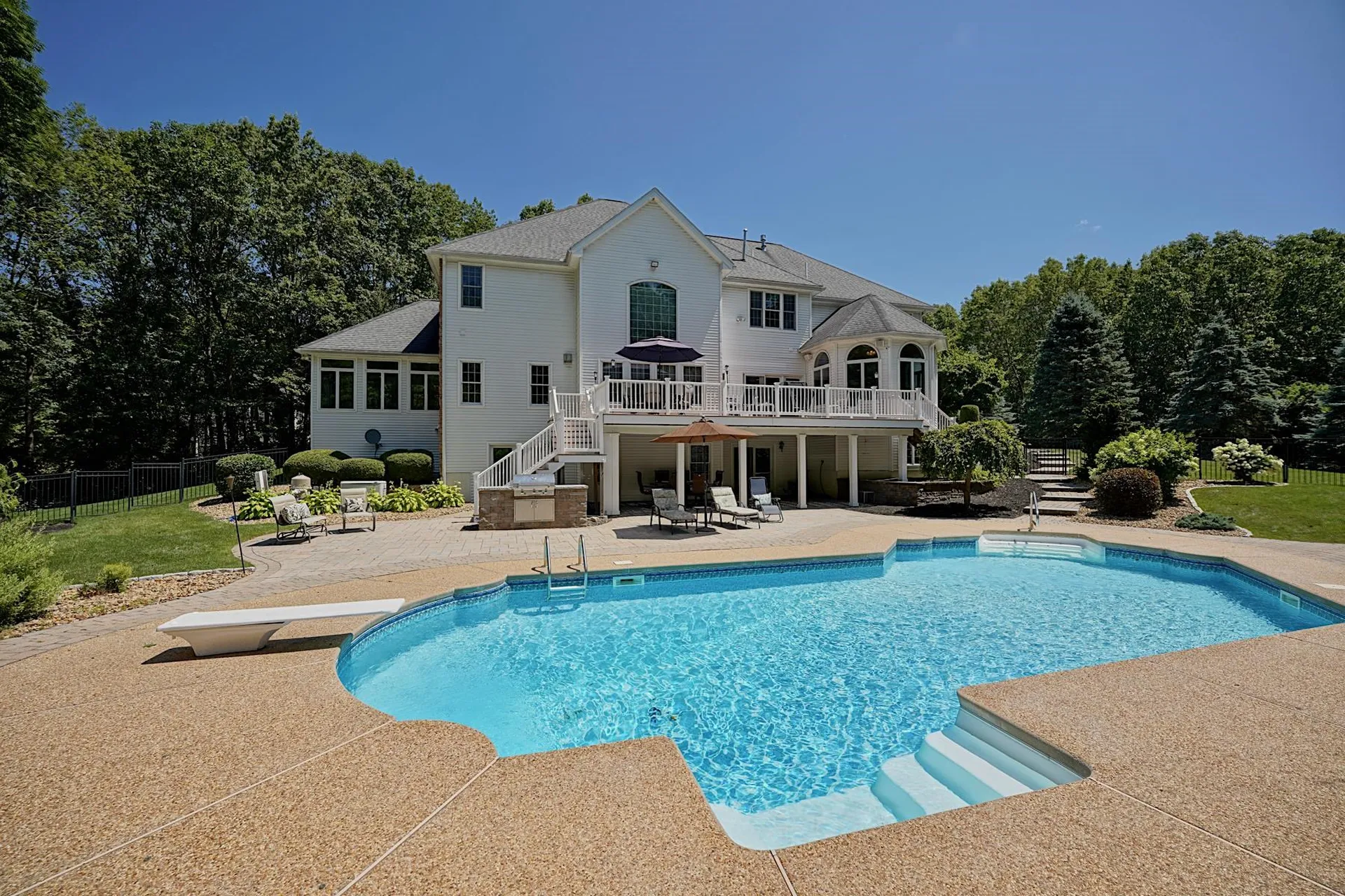 8 Meeting Rock Drive Atkinson NH 03811