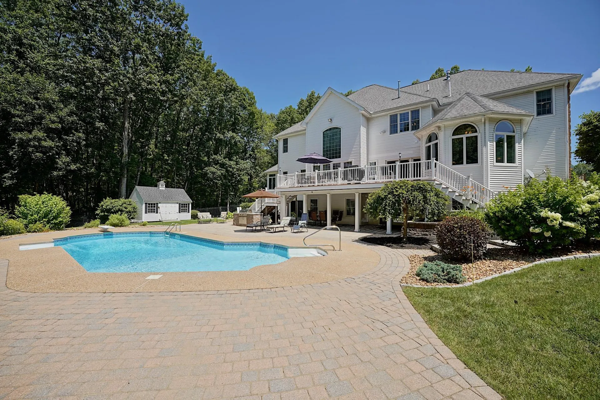 8 Meeting Rock Drive Atkinson NH 03811