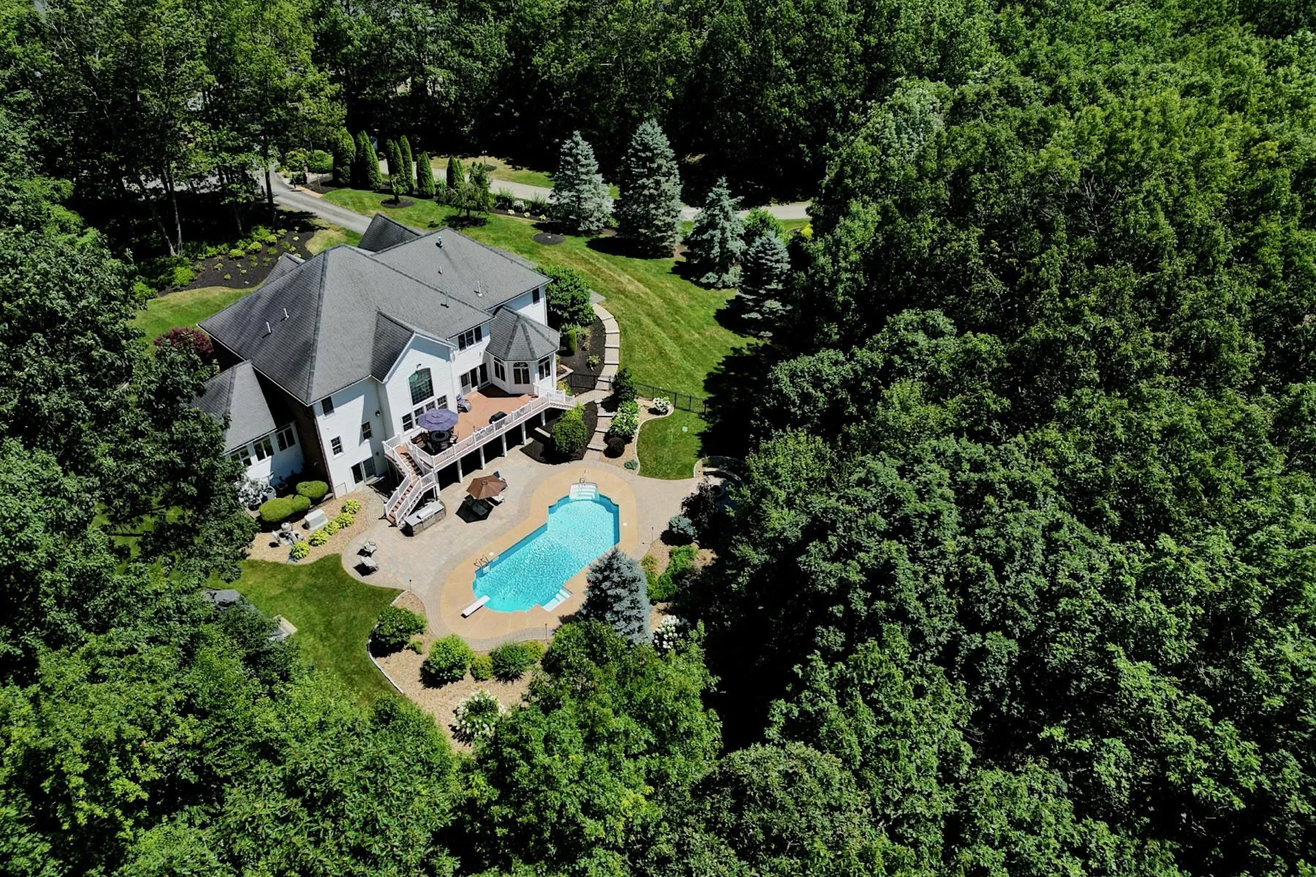 8 Meeting Rock Drive Atkinson NH 03811