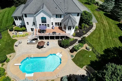 8 Meeting Rock Drive Atkinson NH 03811