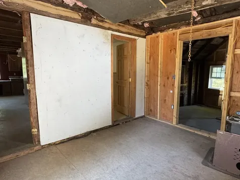 141 South Road Deerfield NH 03037