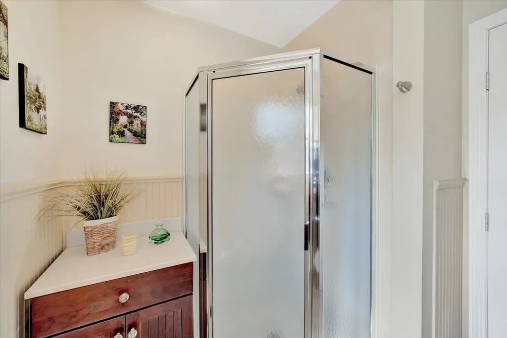 64 Sandy Lane Burlington VT 05408