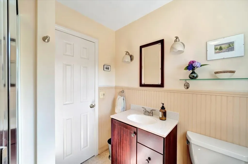 64 Sandy Lane Burlington VT 05408