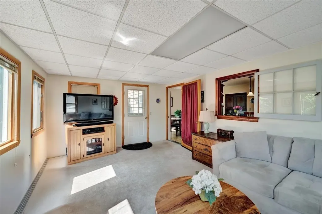 64 Sandy Lane Burlington VT 05408