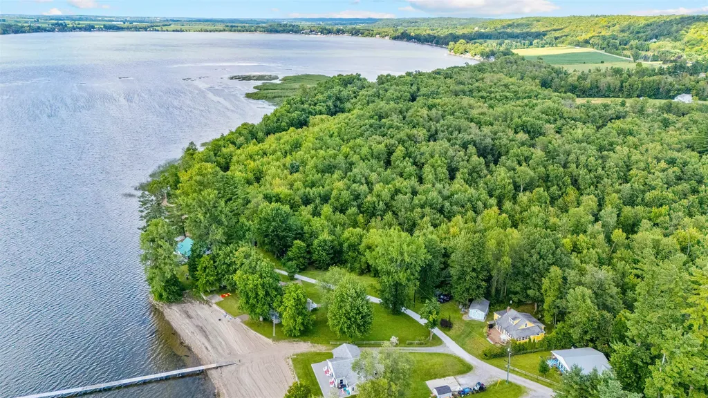 66 The Pines North Georgia VT 05478