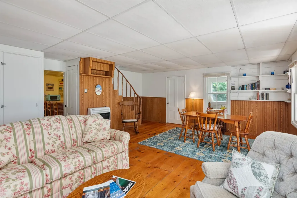 66 The Pines North Georgia VT 05478