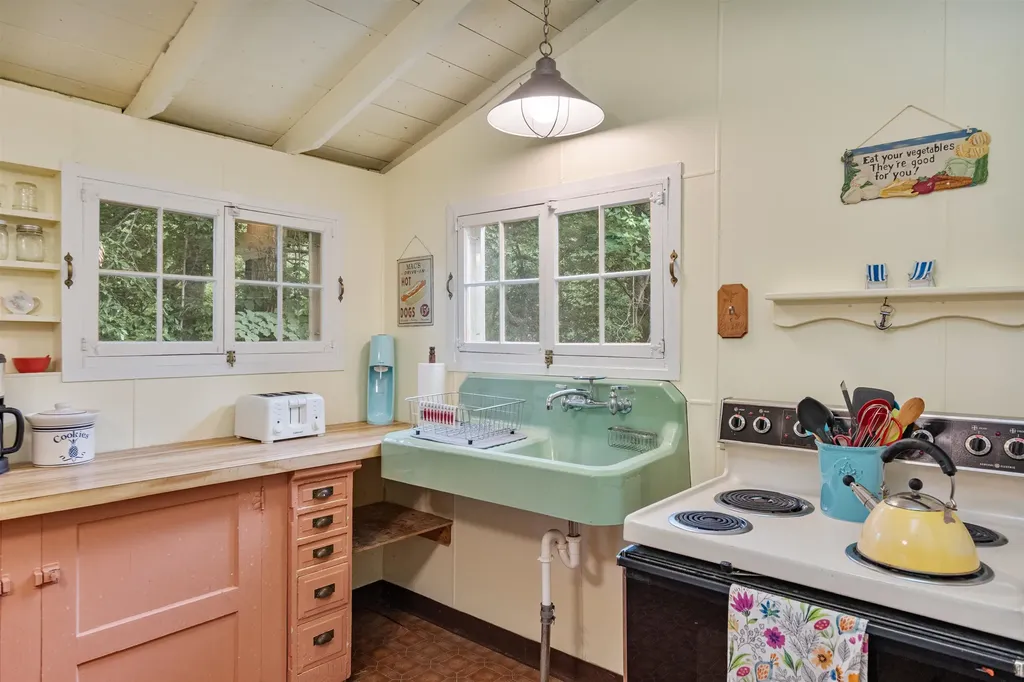 66 The Pines North Georgia VT 05478