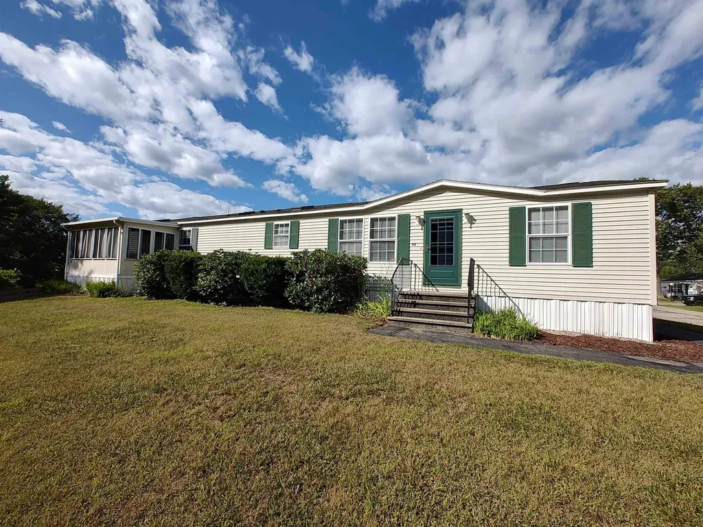 44 Hawaii Lane Rochester NH 03867