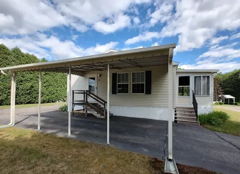 44 Hawaii Lane Rochester NH 03867
