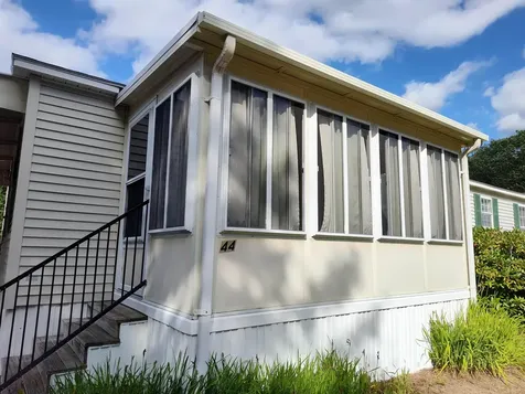 44 Hawaii Lane Rochester NH 03867
