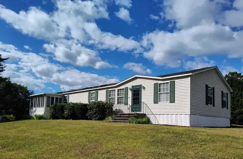 44 Hawaii Lane Rochester NH 03867