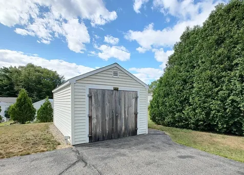 44 Hawaii Lane Rochester NH 03867
