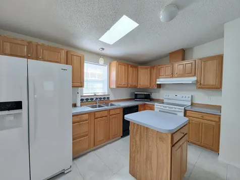 44 Hawaii Lane Rochester NH 03867