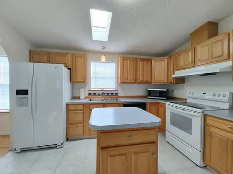 44 Hawaii Lane Rochester NH 03867