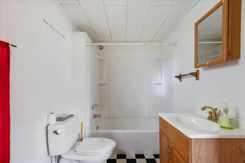 23 Hanna Road Highgate VT 05459