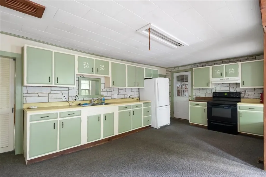 23 Hanna Road Highgate VT 05459