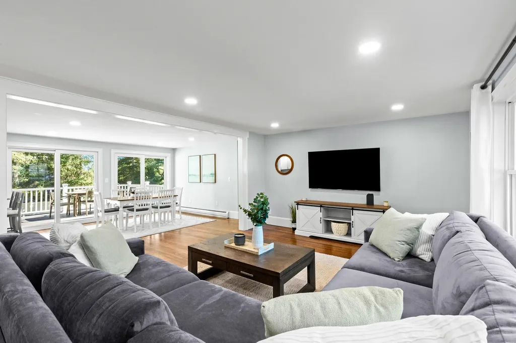 10 Irving Street Salem NH 03079