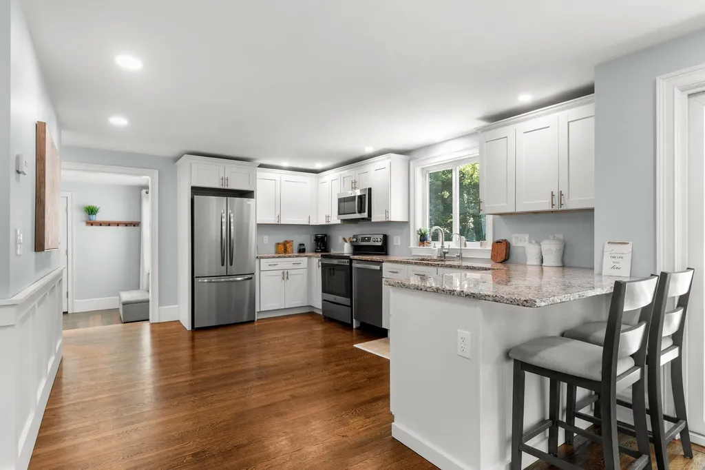 10 Irving Street Salem NH 03079