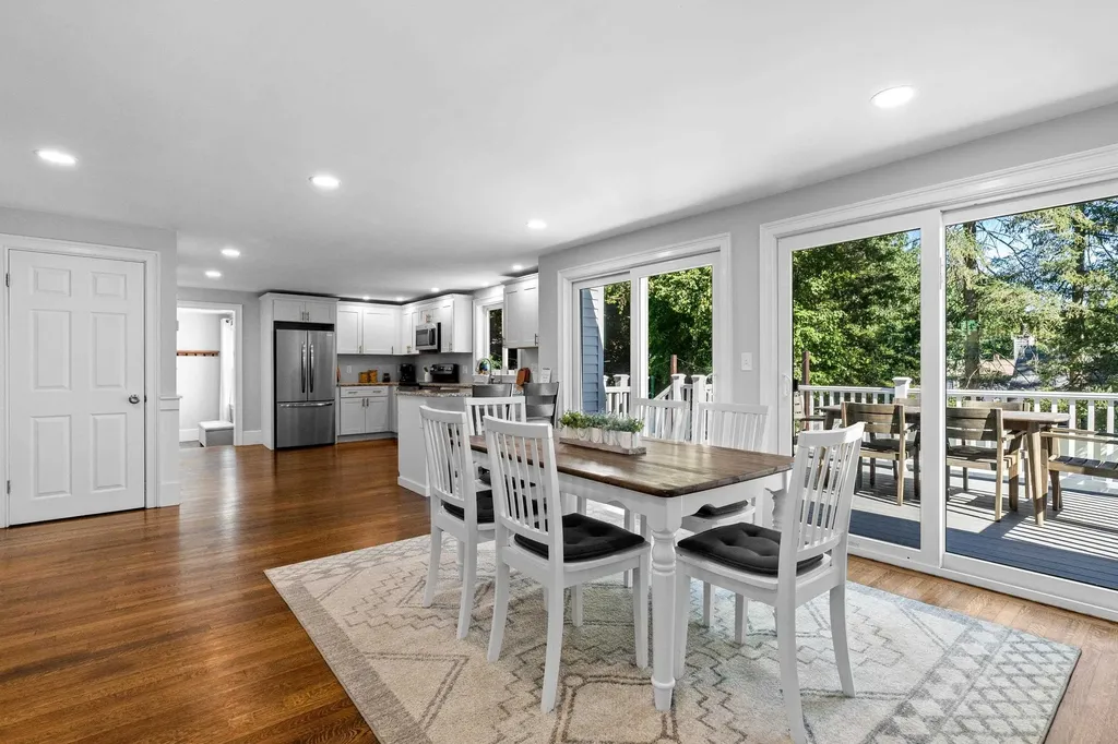 10 Irving Street Salem NH 03079