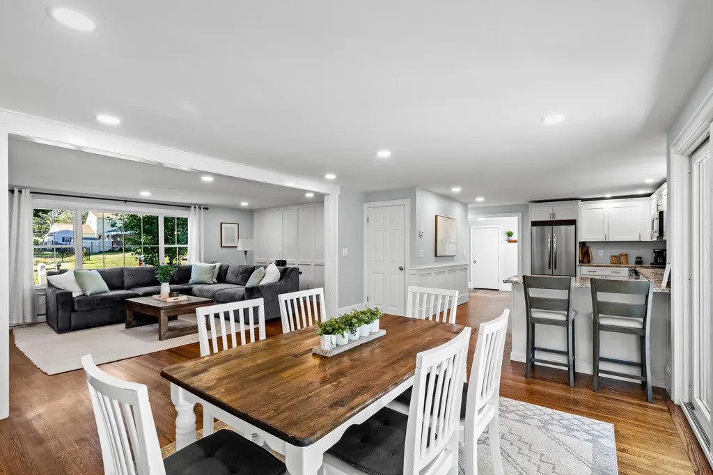 10 Irving Street Salem NH 03079