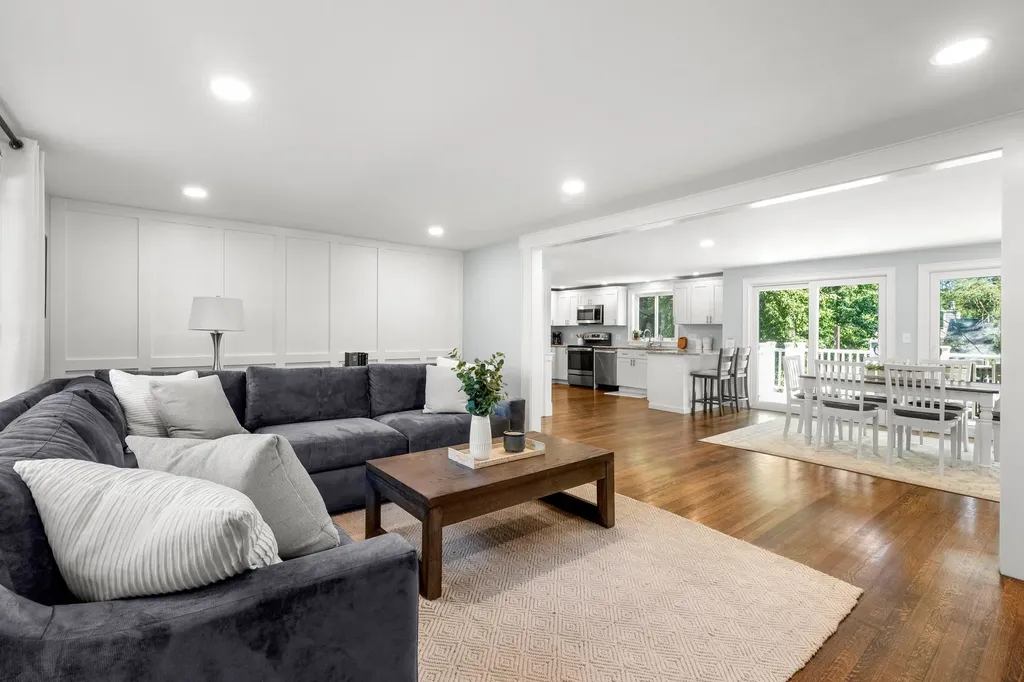 10 Irving Street Salem NH 03079