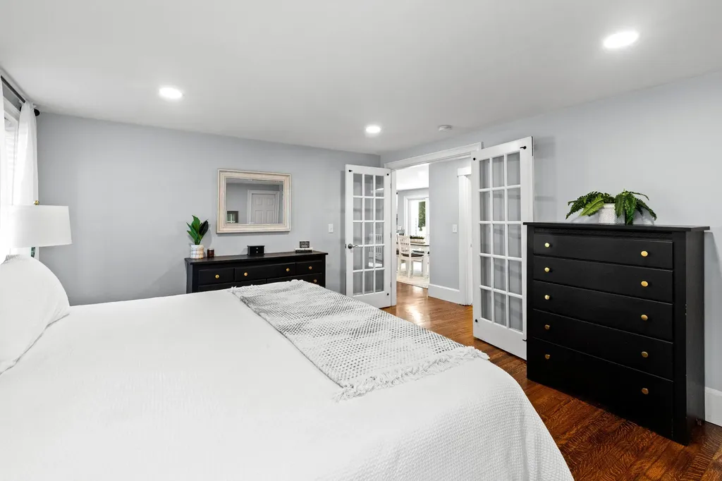 10 Irving Street Salem NH 03079