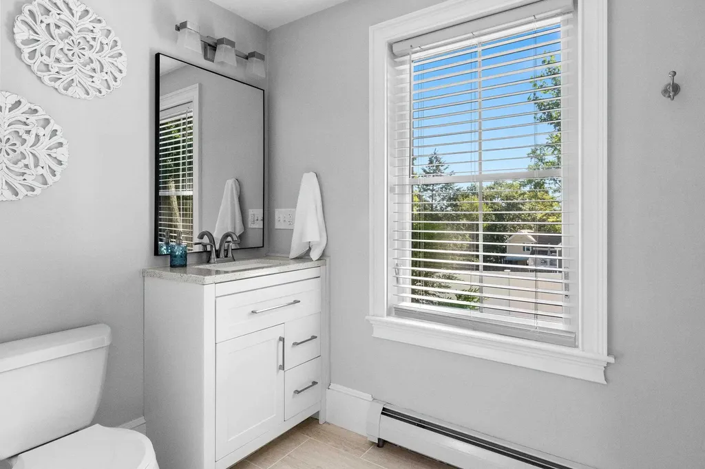 10 Irving Street Salem NH 03079