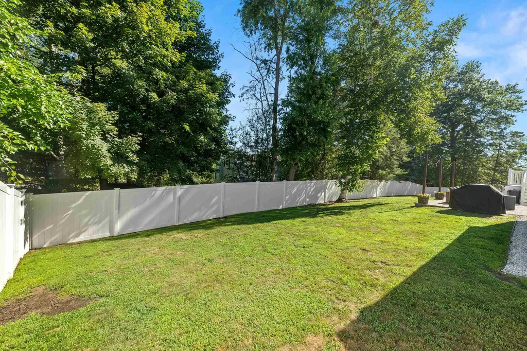 10 Irving Street Salem NH 03079