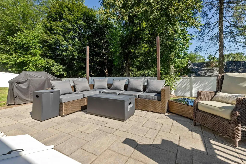 10 Irving Street Salem NH 03079