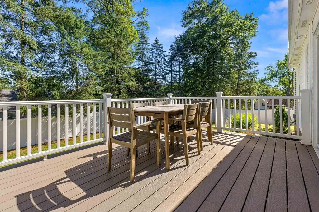 10 Irving Street Salem NH 03079