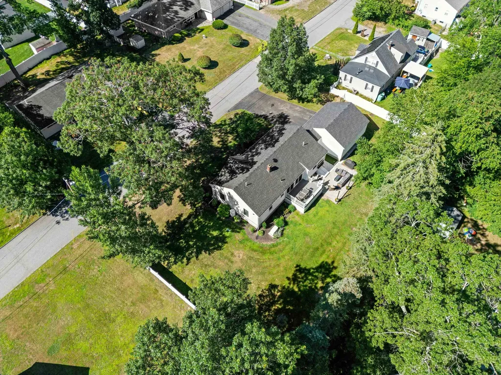 10 Irving Street Salem NH 03079