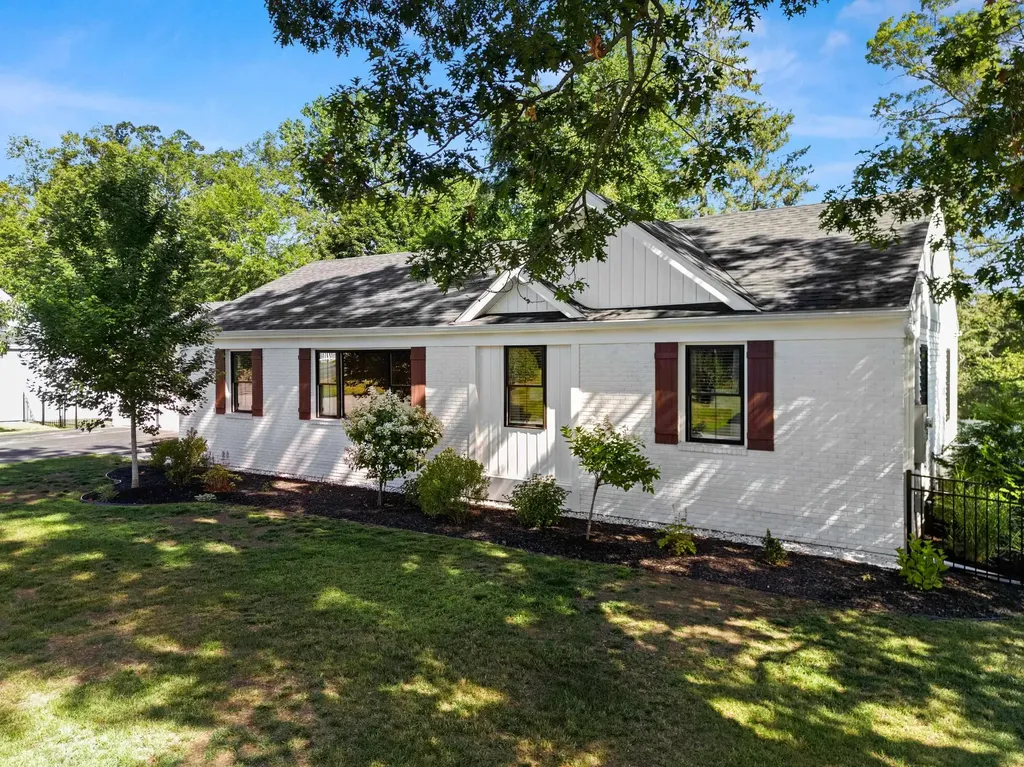 10 Irving Street Salem NH 03079