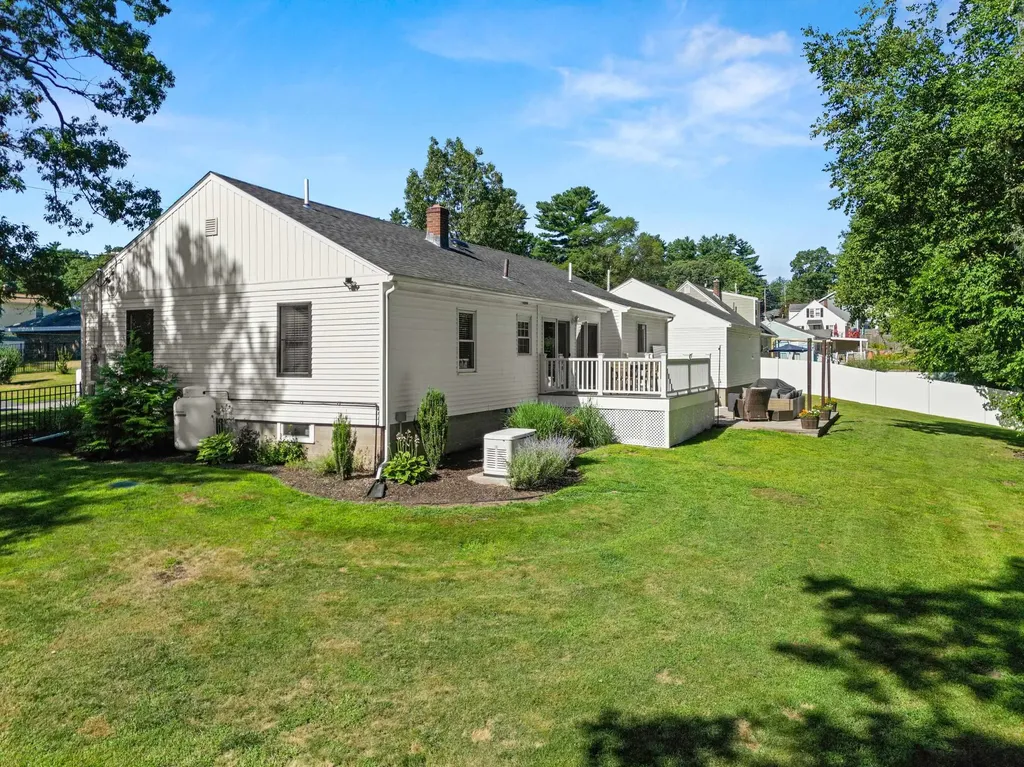 10 Irving Street Salem NH 03079