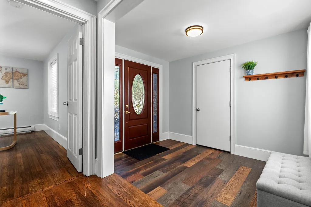 10 Irving Street Salem NH 03079